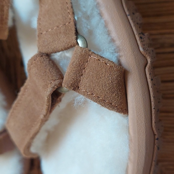Teva Hurricane Shearling Sandals *FINAL PRICE* - Picture 7 of 11